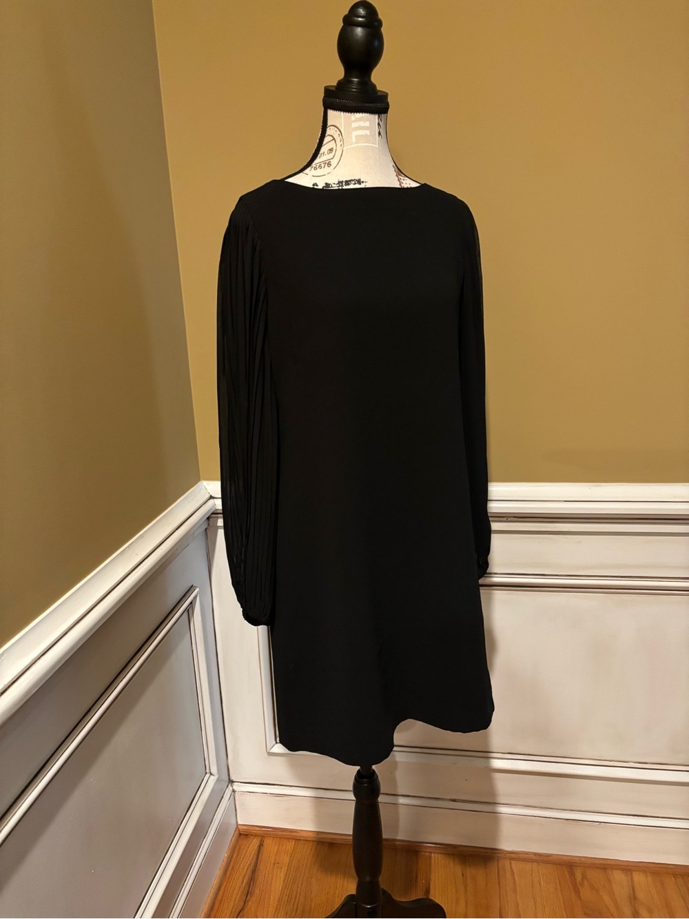 White House Black Market Black Long-Sleeve Pleated-Sleeve Shift Dress
